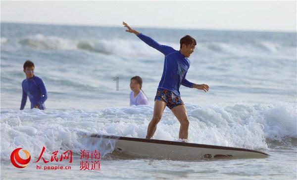 困在俱乐部的少女
